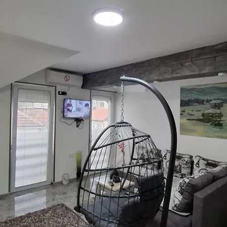 アパート Ivanovic Center *